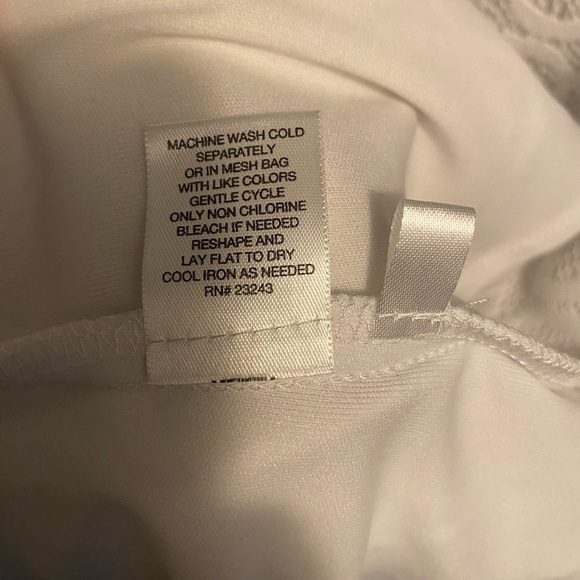 White Sleeveless New York and Company Dress - Picture 10 of 10